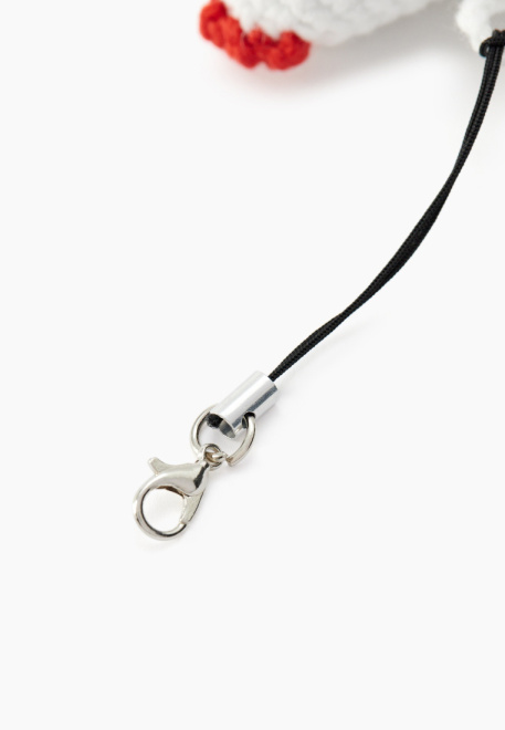 Брелок - курочка из пряжи в белом цвете